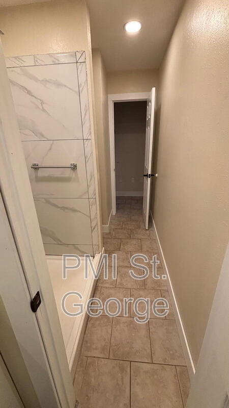 Building Photo - 360 N 300 W