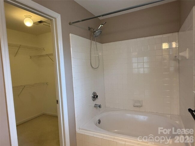 Building Photo - 1908 Thurmond Pl