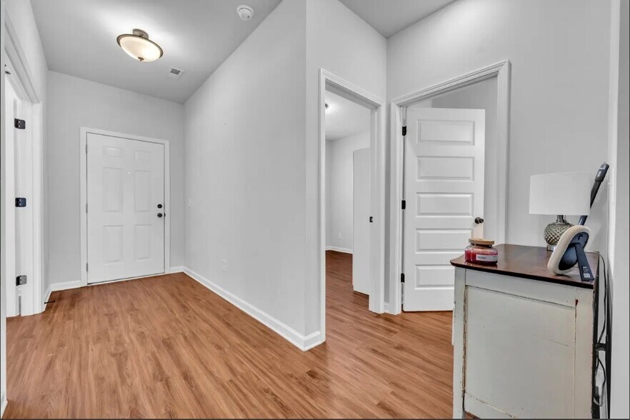 Building Photo - 13905 Hickory Brook Rd