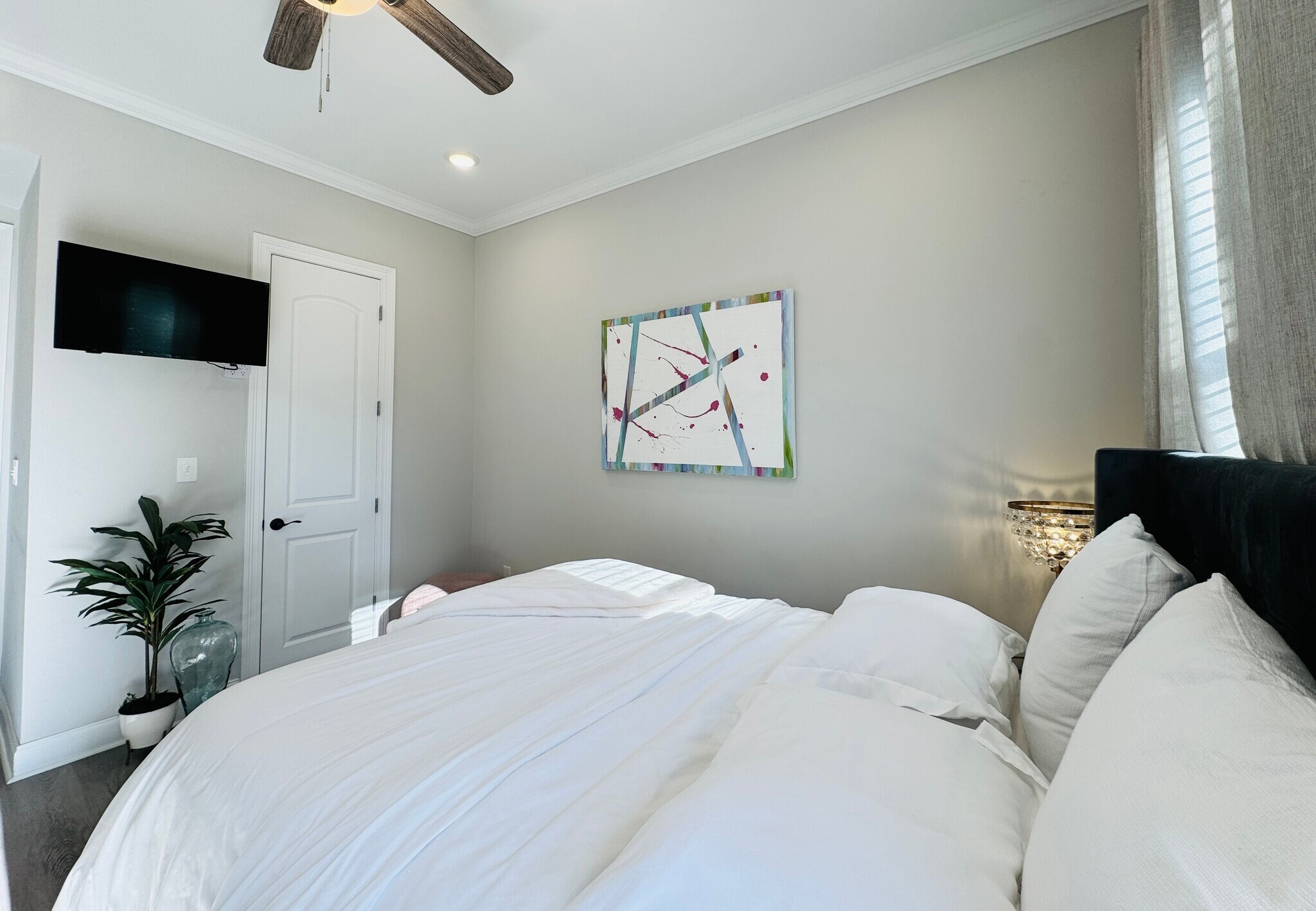 Building Photo - 2323 Leonidas St