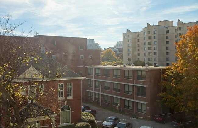 Building Photo - FULLY FURNISHED Studio in Nashville's Prem...