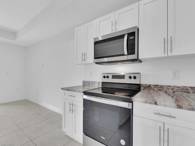 Building Photo - 716 Harry Ave S