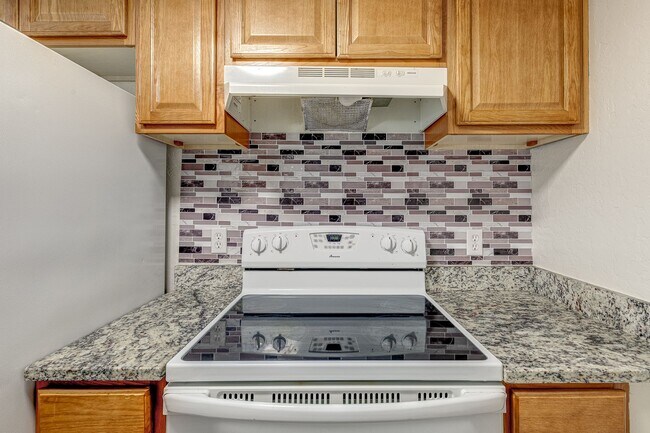 Building Photo - Beautiful 2bed/2bath Flat