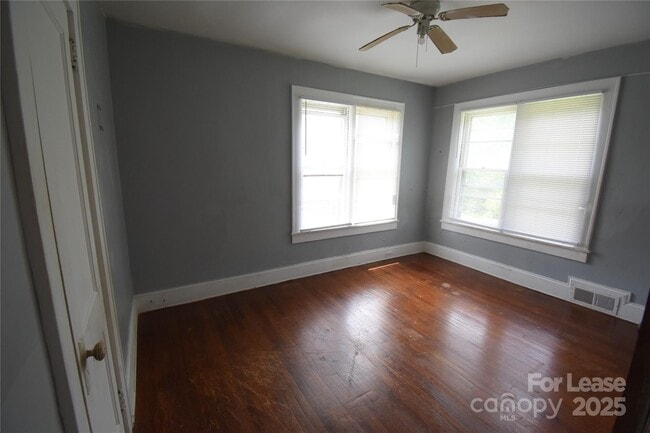 Building Photo - 614 N Ellis St