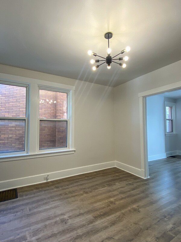 Building Photo - 1535 Fallowfield Ave