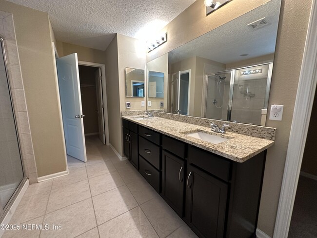 Building Photo - 4578 Silverthorn Dr