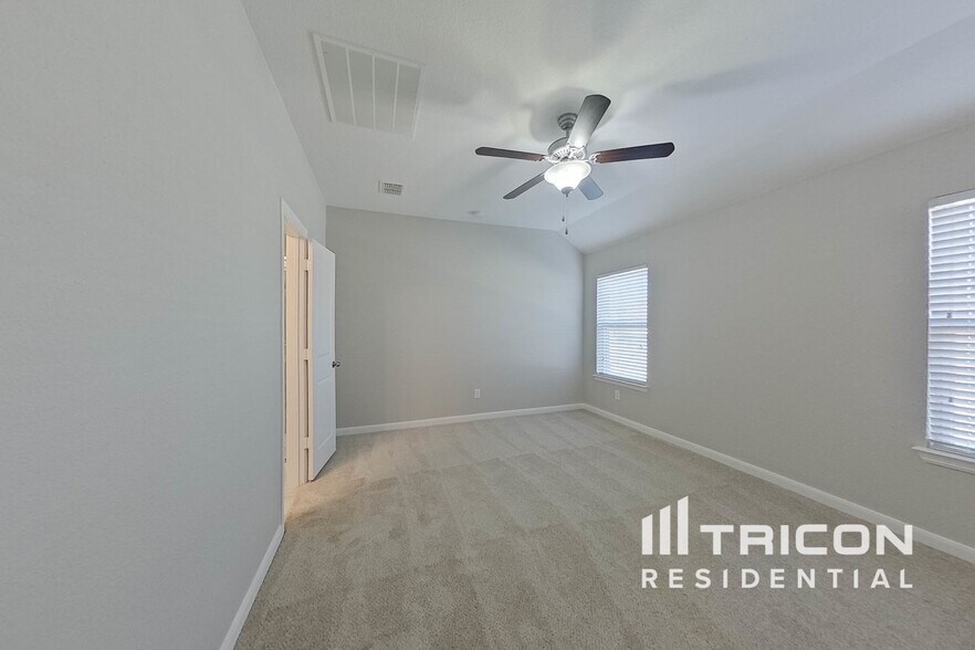 Building Photo - 1214 Cres View Dr