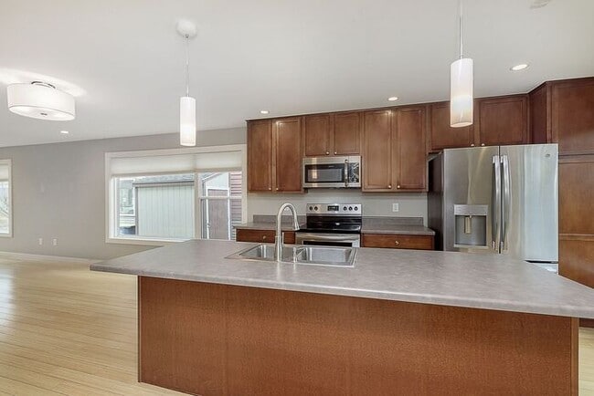 Building Photo - Lovely 3 Bedroom 2.5 Bath Townhome Steps From The Monon!