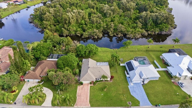 Building Photo - 1465 SE Westmoreland Blvd