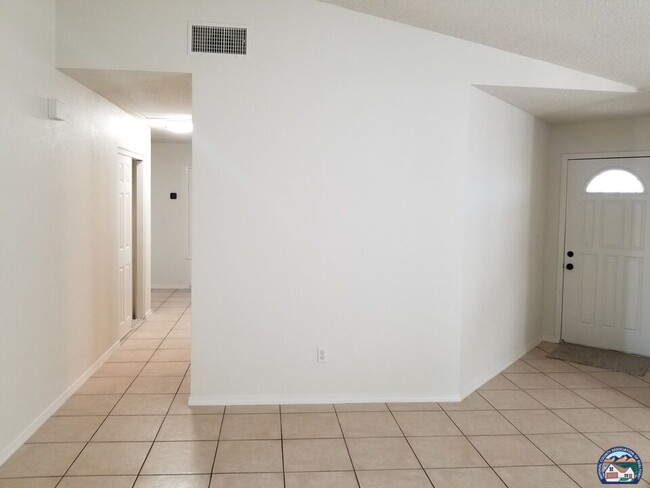 Building Photo - 417 Conestoga Ln