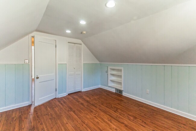 Building Photo - 1519 Boulevard