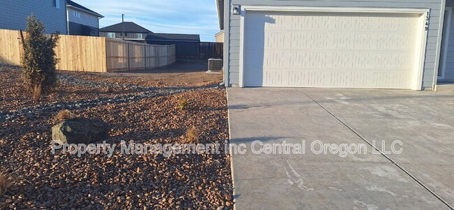 Building Photo - 1349 NE Cobbleridge Lp