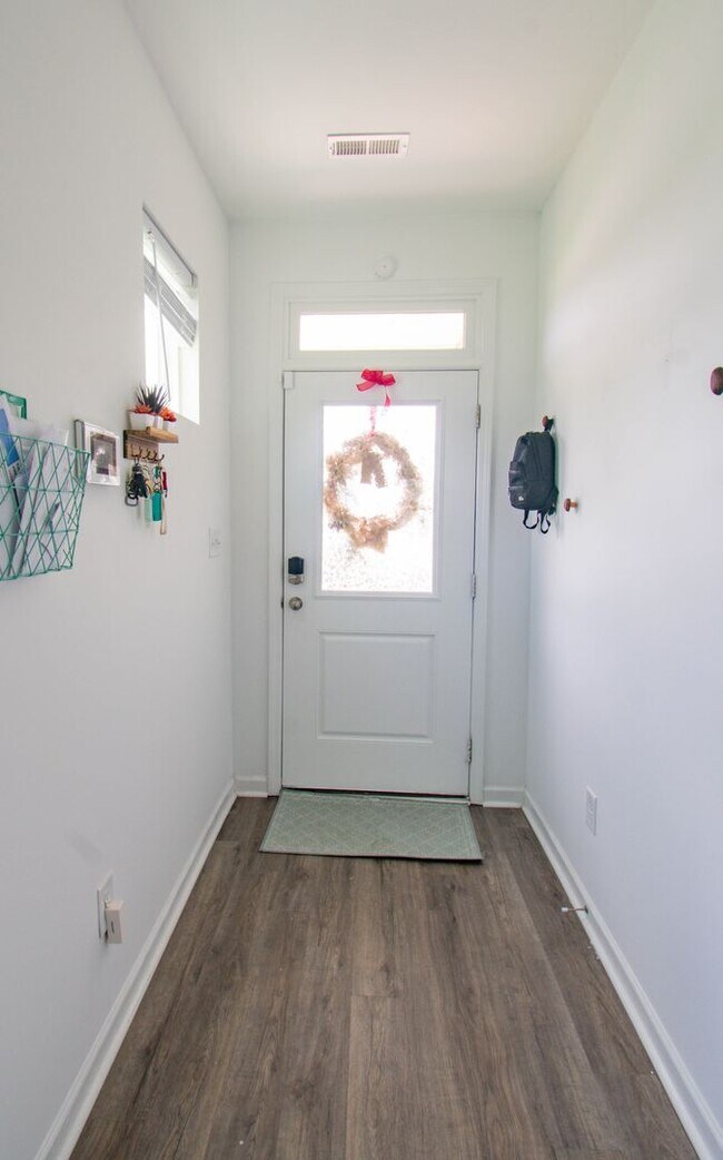 Building Photo - Coming Soon! 3 Bedroom 2.5 Bathroom