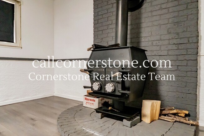 Building Photo - 1320 Verde Dr