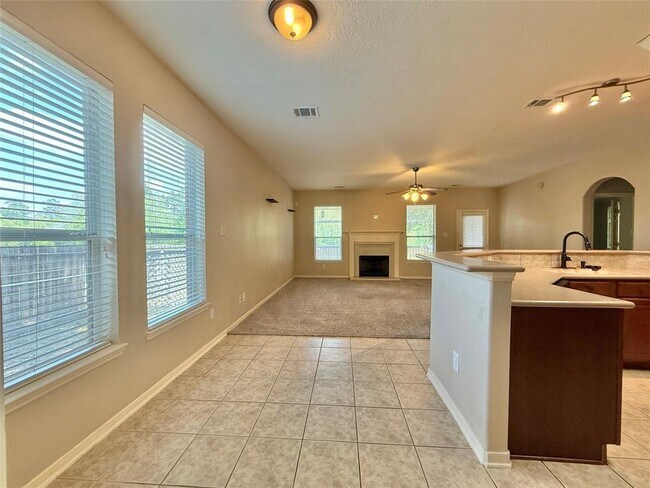 Building Photo - 25314 Oak Knot Dr