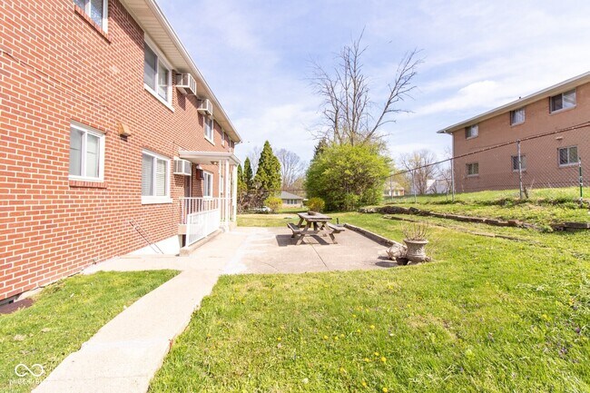 Building Photo - 4849 N Bolton Ave