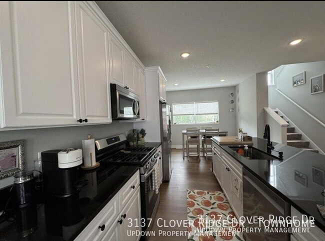 Building Photo - 3137 Clover Ridge Dr