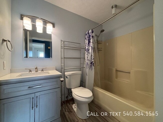 Building Photo - 3615 Ellen Dr