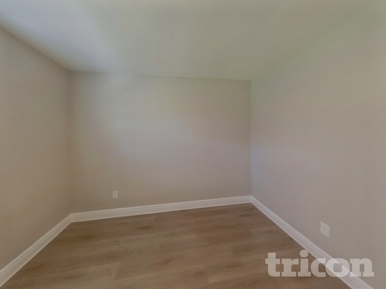 Building Photo - 201 85th Ave N