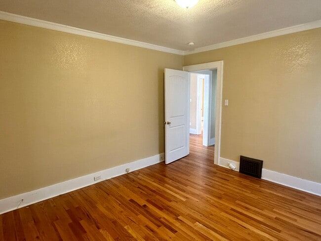 Building Photo - Wonderful Home in the Avenues