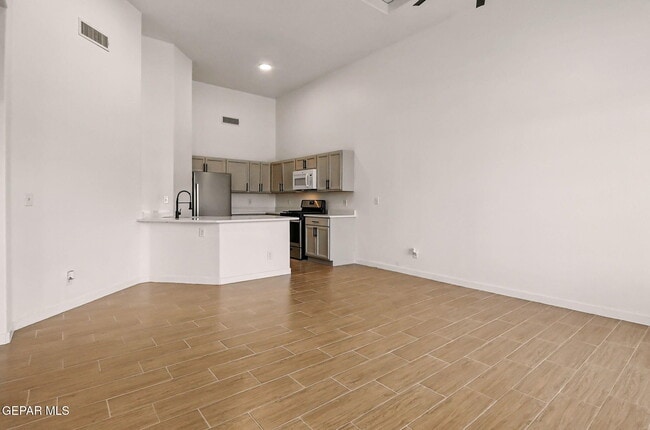 Building Photo - 5274 Sean Haggerty Dr