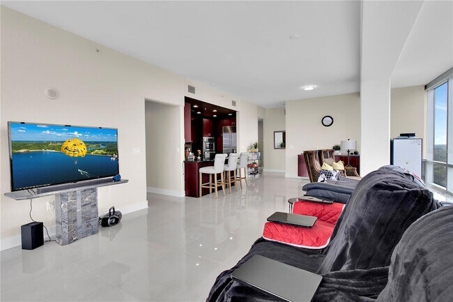 Building Photo - 150 E Robinson St