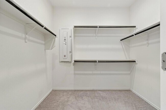 Building Photo - 533 Sweetwood Ln