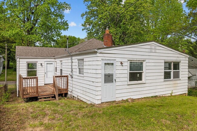 Building Photo - 7120 Greenhaven Dr