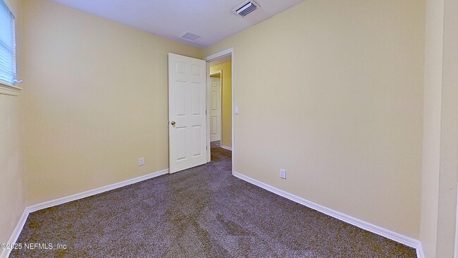 Building Photo - 165 Parkwood Dr W