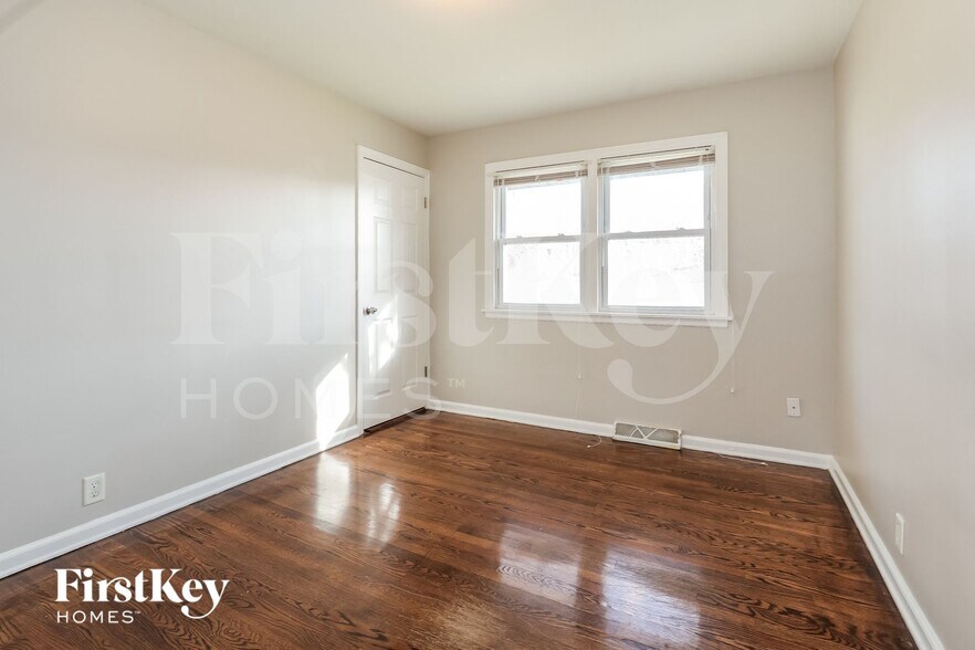 Building Photo - 461 Clyde Ave