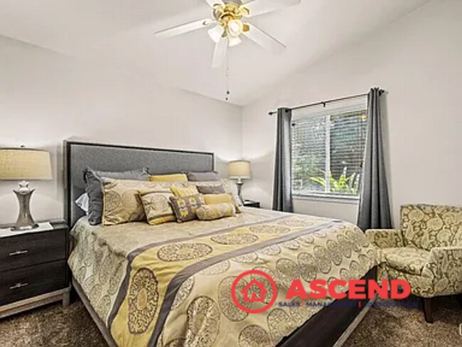 Building Photo - Stunning 4 Bedroom Home Off Brimhall Rd!