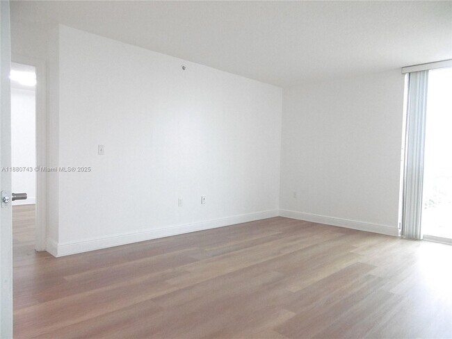 Building Photo - 3000 Coral Wy