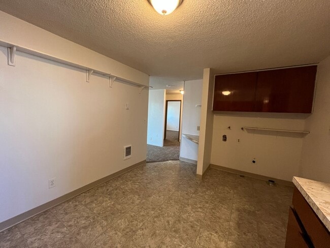 Building Photo - LH1907