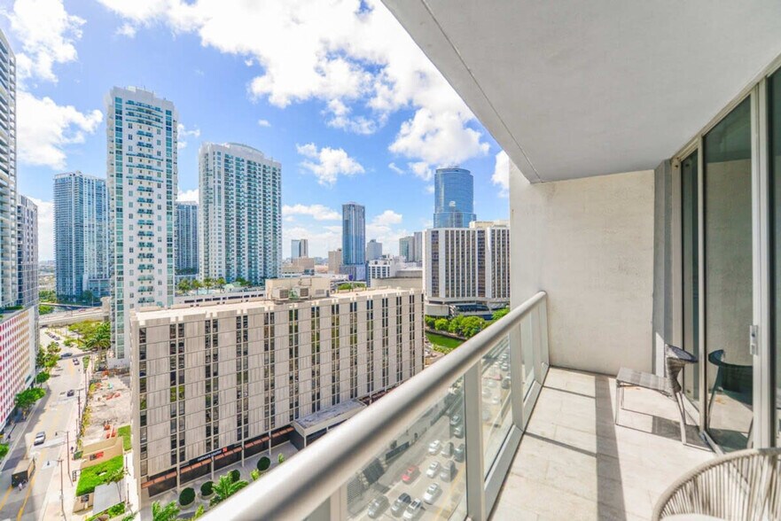 Building Photo - 485 Brickell Ave