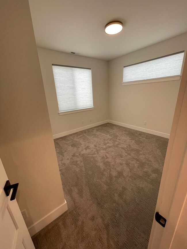 Building Photo - 513 Spaniel Ln
