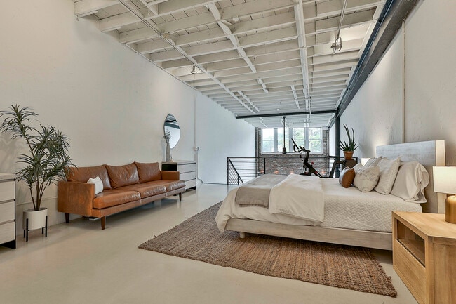 Building Photo - 675 Greenwood Ave NE