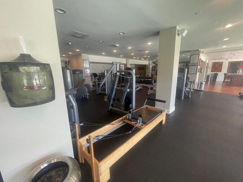 Building Photo - 2451 Brickell Ave