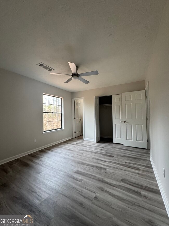 Building Photo - 3821 River Rd