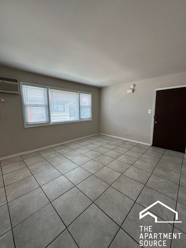 Building Photo - 9612 Ivanhoe Ave