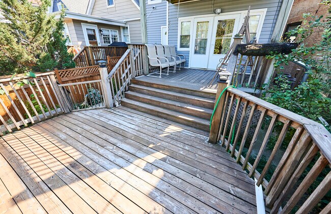 Building Photo - 3222 W Warner Ave