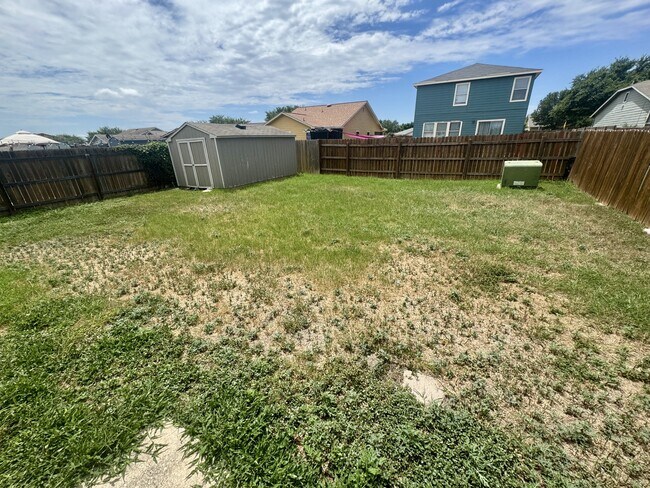 Building Photo - 8755 Sunview Park
