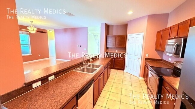 Building Photo - 4067 Knott Dr