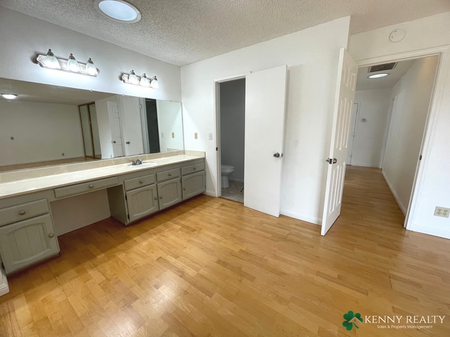 Building Photo - Spacious 3 Bedroom Home with Backyard Pati...