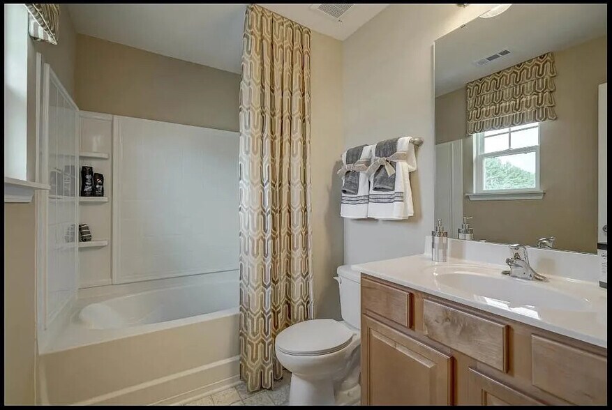 Building Photo - Room in Townhome on Revolutionary Trail