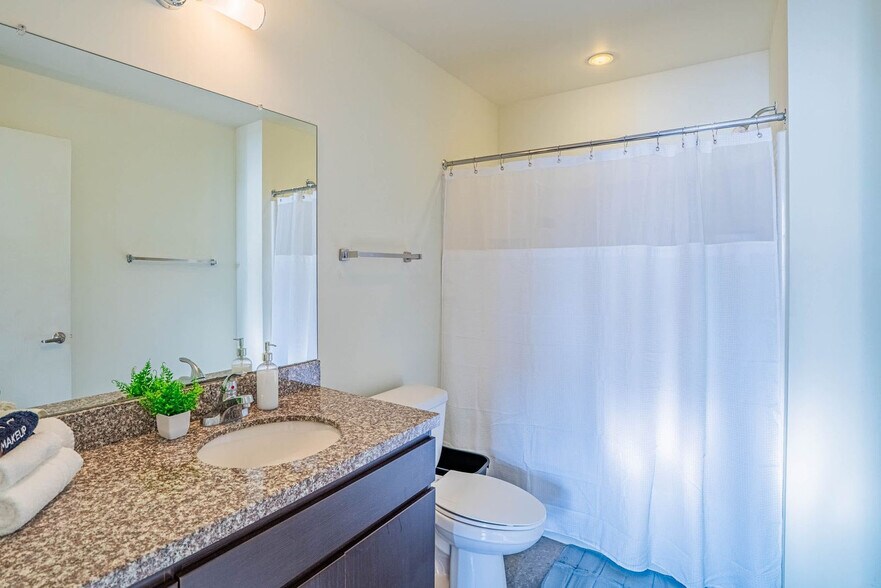 Building Photo - 333 E Roosevelt St