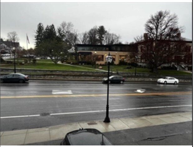 Building Photo - 600 Main St