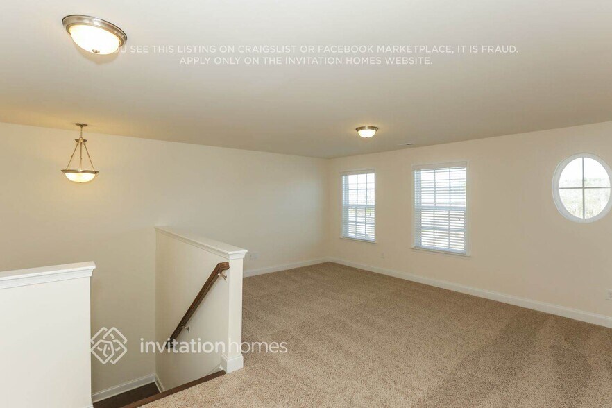 Building Photo - 11350 Cedarvale Farm Pkwy