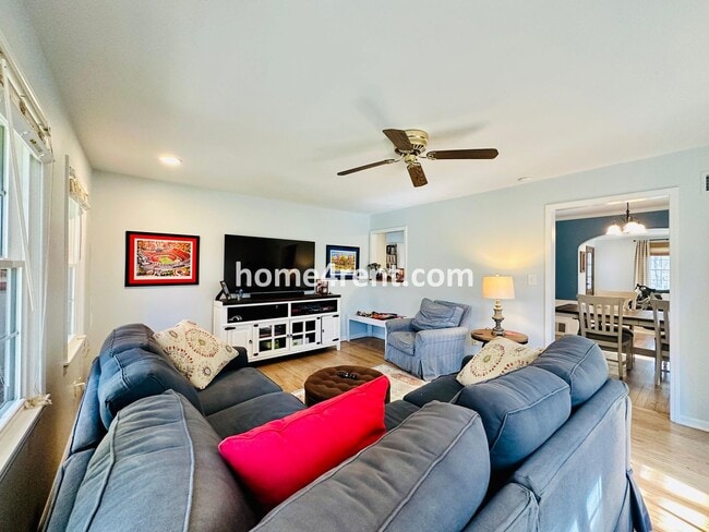 Building Photo - Charming, Prairie Village Home in a Quiet Neighborhood with Wood Floors and a Fenced Yard!