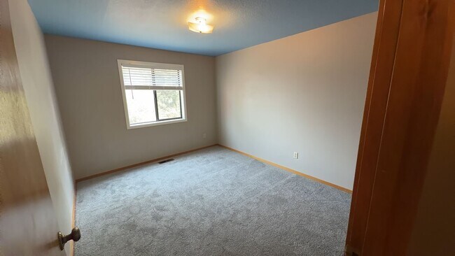 Building Photo - 2741 NE Laramie Way