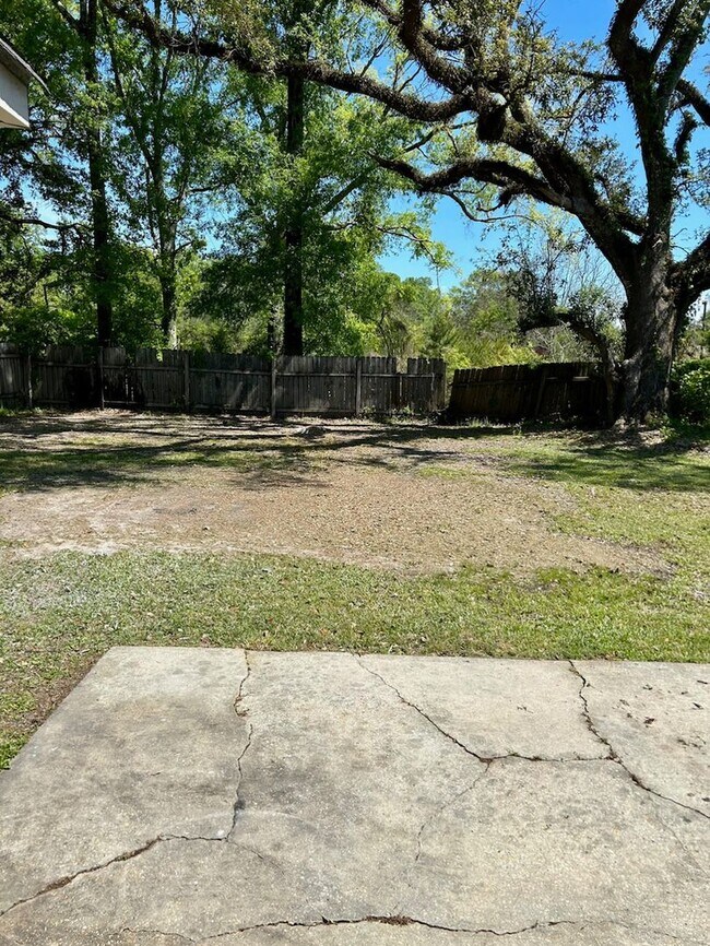 Building Photo - Single Family Home.  Available Now!